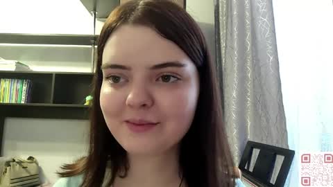 Snapshot of loudeguise chatting on May 17, 9:06 am Esma online show from May 17, 9:06 am