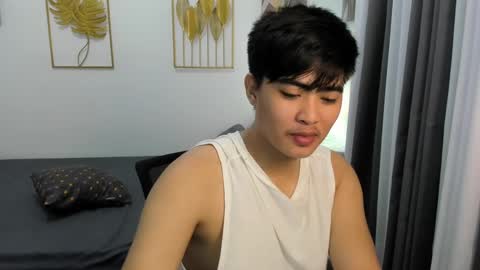 Snapshot of louie_cute_asian chatting on February 21, 4:18 am Kylie online show from February 21, 4:18 am