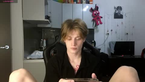 louie_evans online show from March 28, 11:26 pm