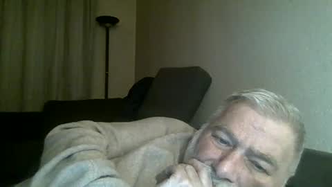 Snapshot of louis_chokdee chatting on December 6, 6:06 pm louis_chokdee online show from December 6, 6:06 pm