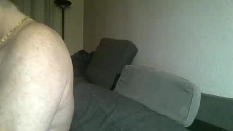 Snapshot of louis_chokdee chatting on December 19, 5:08 pm louis_chokdee online show from December 19, 5:08 pm