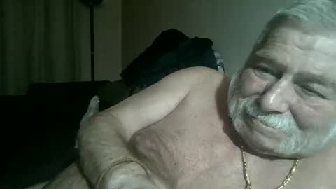 Snapshot of louis_chokdee chatting on February 21, 6:26 pm louis_chokdee online show from February 21, 6:26 pm