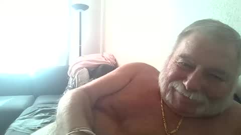 Snapshot of louis_chokdee chatting on September 12, 3:23 pm louis_chokdee online show from September 12, 3:23 pm