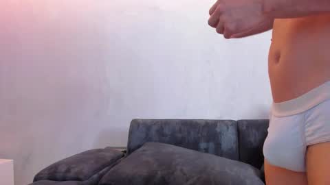 Louis online show from February 21, 8:43 pm