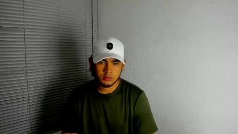 Snapshot of louis_rueda chatting on June 1, 4:58 am louis_rueda online show from June 1, 4:58 am