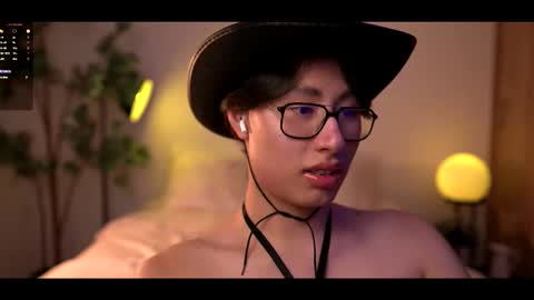 Snapshot of louis_zh chatting on October 21, 2:01 am Louis online show from October 21, 2:01 am