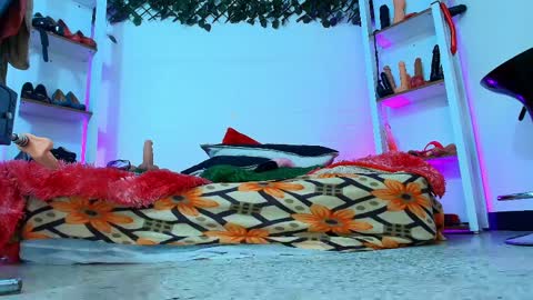  LouIse  online show from April 5, 2:03 pm