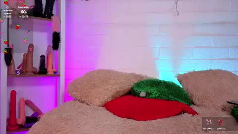 Snapshot of louise_nails chatting on June 25, 6:12 pm LouIse online show from June 25, 6:12 pm