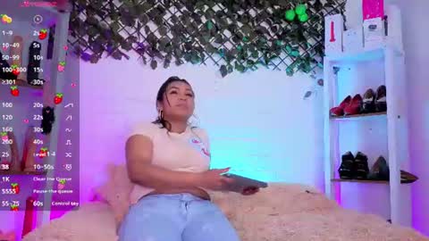 Snapshot of louise_nails chatting on June 30, 6:42 pm LouIse online show from June 30, 6:42 pm