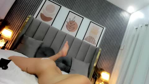 Snapshot of louiseelizabeth chatting on December 3, 8:50 pm samantha online show from December 3, 8:50 pm