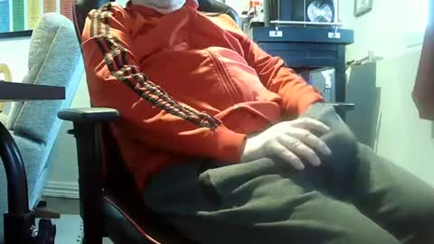 Snapshot of loumtl3 chatting on December 17, 2:11 pm loumtl3 online show from December 17, 2:11 pm