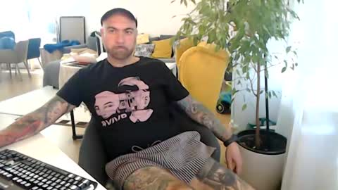 Snapshot of lovalova666 chatting on June 23, 9:29 am Guapito online show from June 23, 9:29 am