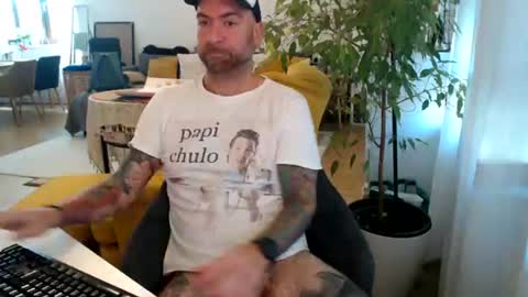 Snapshot of lovalova666 chatting on June 30, 8:48 am Guapito online show from June 30, 8:48 am