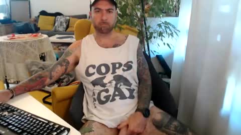 Snapshot of lovalova666 chatting on July 30, 8:35 am Guapito online show from July 30, 8:35 am