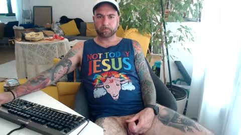 Snapshot of lovalova666 chatting on August 3, 3:16 pm Guapito online show from August 3, 3:16 pm