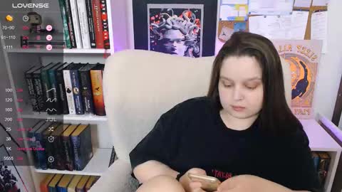 Snapshot of lovbess chatting on February 20, 11:05 pm Mia online show from February 20, 11:05 pm