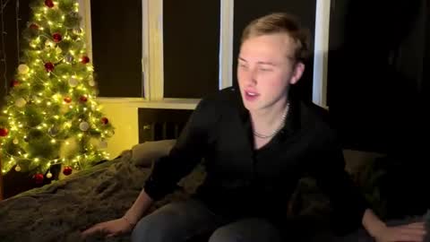 Snapshot of love4couple chatting on January 12, 12:21 pm Mary and Tom online show from January 12, 12:21 pm