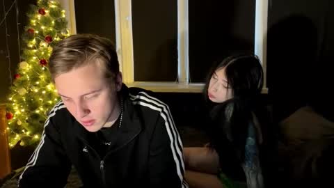 Snapshot of love4couple chatting on January 15, 12:21 pm Mary and Tom online show from January 15, 12:21 pm