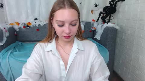 love bella  online show from October 22, 12:44 am