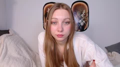 love bella  online show from April 8, 12:10 am