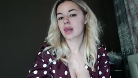 Snapshot of love_dom_meg chatting on May 17, 9:06 am Megane online show from May 17, 9:06 am