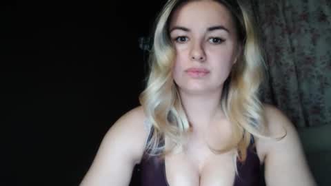 Snapshot of love_dom_meg chatting on May 18, 7:31 pm Megane online show from May 18, 7:31 pm
