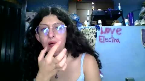Snapshot of love_electra chatting on March 20, 2:49 am love_electra online show from March 20, 2:49 am