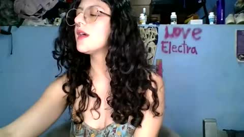Snapshot of love_electra chatting on March 23, 12:25 am love_electra online show from March 23, 12:25 am