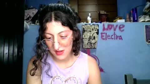 Snapshot of love_electra chatting on March 26, 1:44 am love_electra online show from March 26, 1:44 am