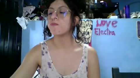 Snapshot of love_electra chatting on March 29, 7:14 pm love_electra online show from March 29, 7:14 pm