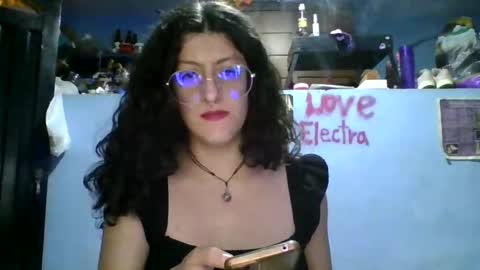 Snapshot of love_electra chatting on April 7, 12:33 am love_electra online show from April 7, 12:33 am
