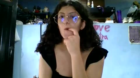 Snapshot of love_electra chatting on April 7, 2:17 pm love_electra online show from April 7, 2:17 pm