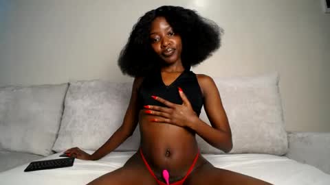 Snapshot of love_miah chatting on August 7, 1:29 am Miah online show from August 7, 1:29 am
