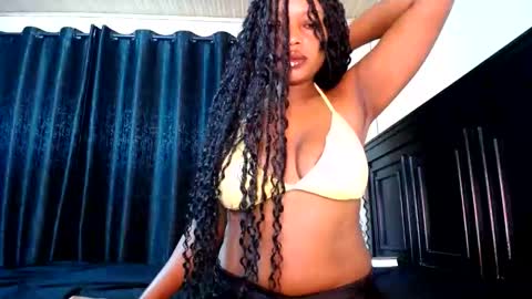 Snapshot of love_niahh chatting on June 3, 12:46 am niahh online show from June 3, 12:46 am