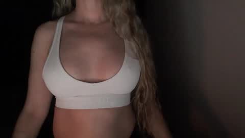 LoVe On  online show from March 8, 1:47 am