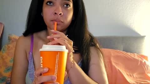 Snapshot of love_raquel_xo chatting on May 10, 2:55 pm Raquel Love online show from May 10, 2:55 pm