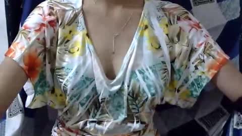 Snapshot of love_riva chatting on May 31, 12:56 pm Riva online show from May 31, 12:56 pm