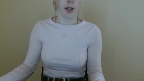 Snapshot of love_vivian chatting on April 21, 11:49 am Vivian online show from April 21, 11:49 am