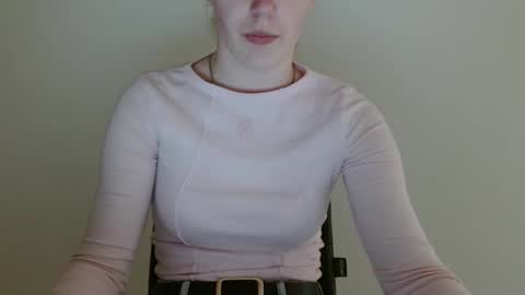 Snapshot of love_vivian chatting on April 29, 12:42 pm Vivian online show from April 29, 12:42 pm