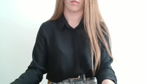 Snapshot of love_vivian chatting on April 30, 12:22 pm Vivian online show from April 30, 12:22 pm