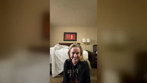 Snapshot of loveclaireelise chatting on August 7, 11:23 am loveclaireelise online show from August 7, 11:23 am