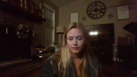 Snapshot of loveclaireelise chatting on August 8, 8:16 am loveclaireelise online show from August 8, 8:16 am
