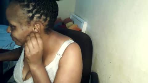 Snapshot of loveedee4 chatting on May 2, 12:59 am loveedee4 online show from May 2, 12:59 am