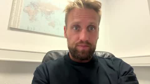 lovefuesse online show from September 15, 8:03 am