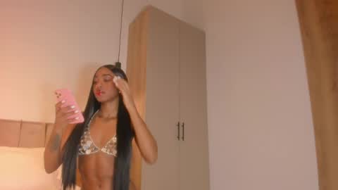 Snapshot of loveit_hermione chatting on April 29, 1:32 am Val online show from April 29, 1:32 am