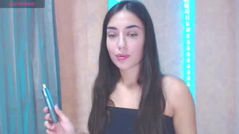 lovelly_me online show from October 21, 9:43 am