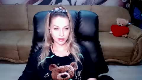 Snapshot of lovellymalina chatting on March 13, 1:51 pm private open online show from March 13, 1:51 pm