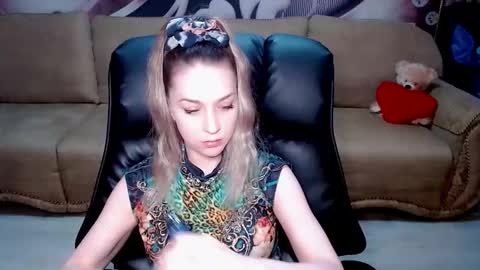 Snapshot of lovellymalina chatting on March 15, 12:22 pm private open online show from March 15, 12:22 pm
