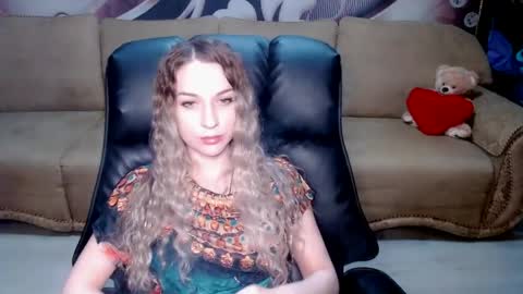 Snapshot of lovellymalina chatting on March 28, 3:22 pm private open online show from March 28, 3:22 pm