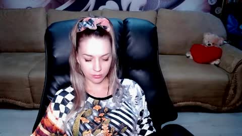 Snapshot of lovellymalina chatting on April 10, 2:11 pm private open online show from April 10, 2:11 pm